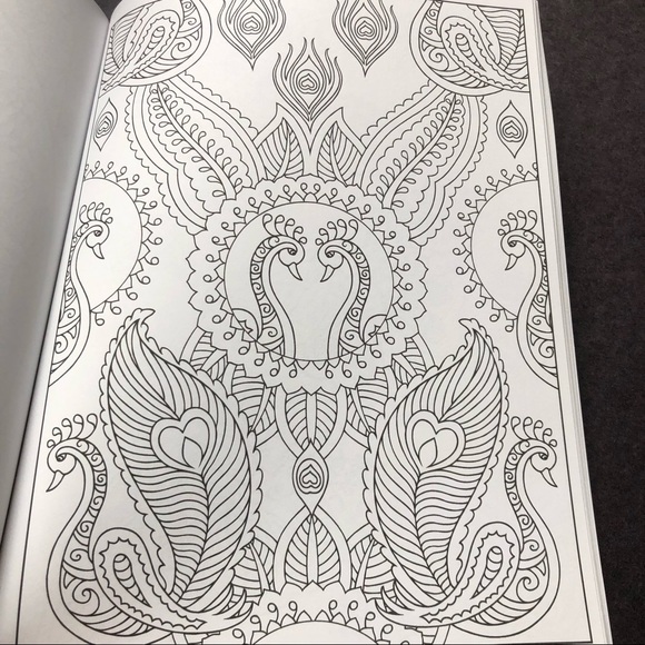 MEHNDI DESIGNS COLOURING BOOK like new - Picture 10 of 11